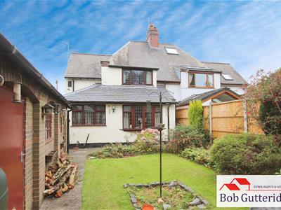 ENCLOSED REAR GARDEN